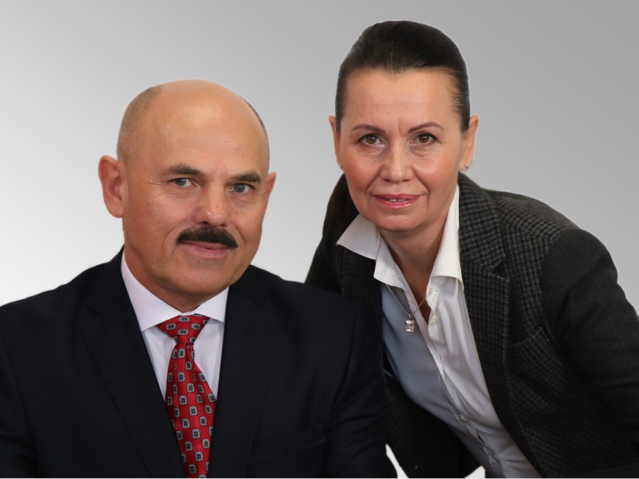 Miroslav Meňhart a Zuzana Važecká v realitnej kancelárii Mr. Real